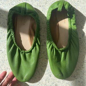 Everlane The Scrunch Flat in Basil Green Size 7.5